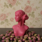 PEMBE RENKLİ KADIN FORMUNDA KOKULU MUM - VENAMUM
